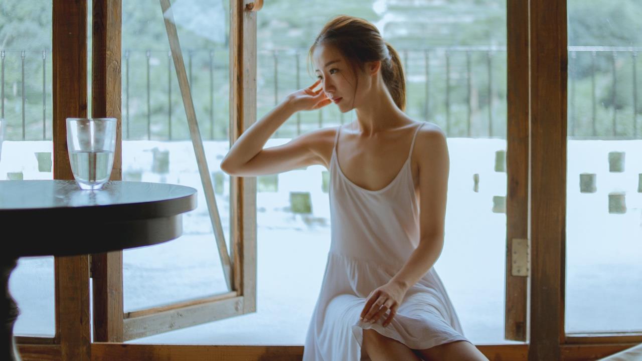 开车有疼痛感有声音喷水:  可能导致该症状的部件分析