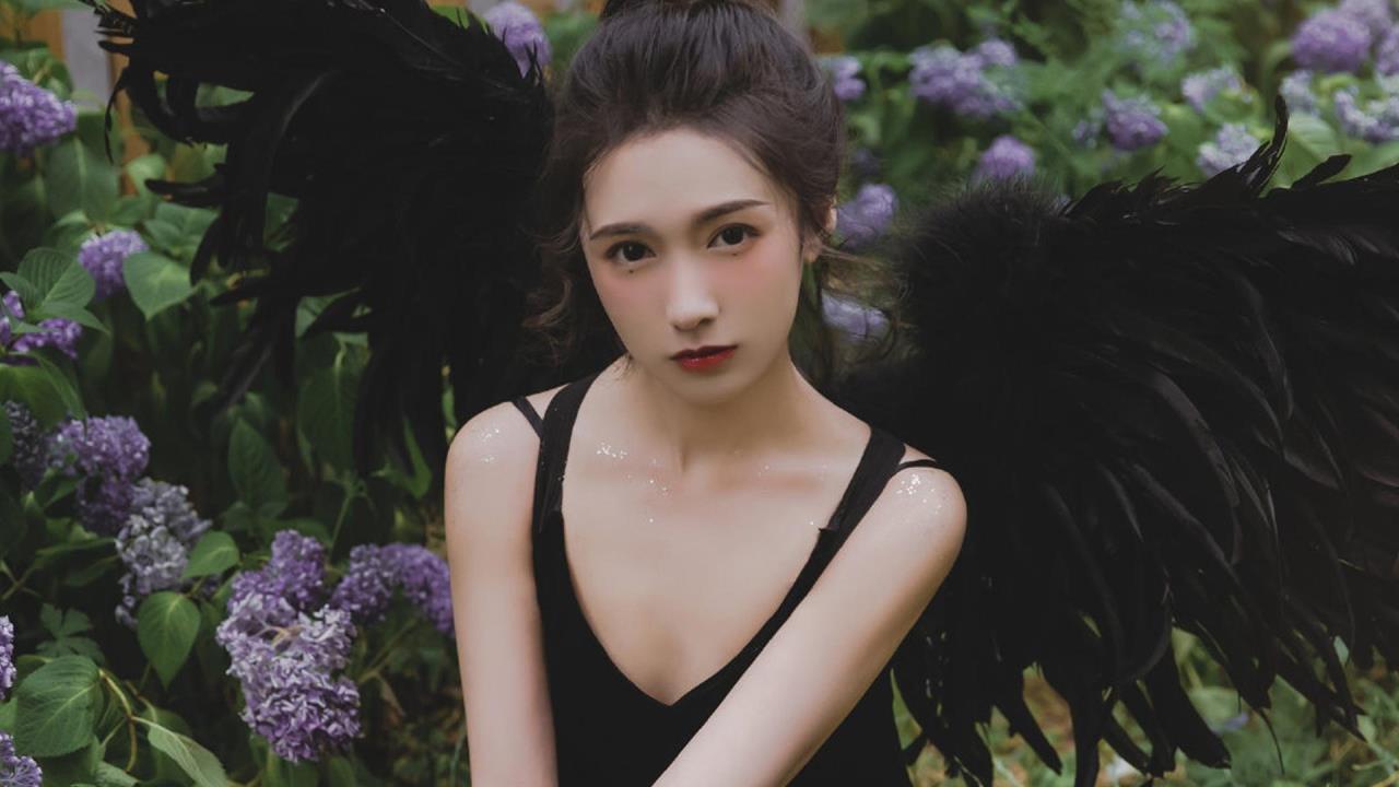 一边亲着一面膜胸口韩剧电视：探索角色背后的深情故事