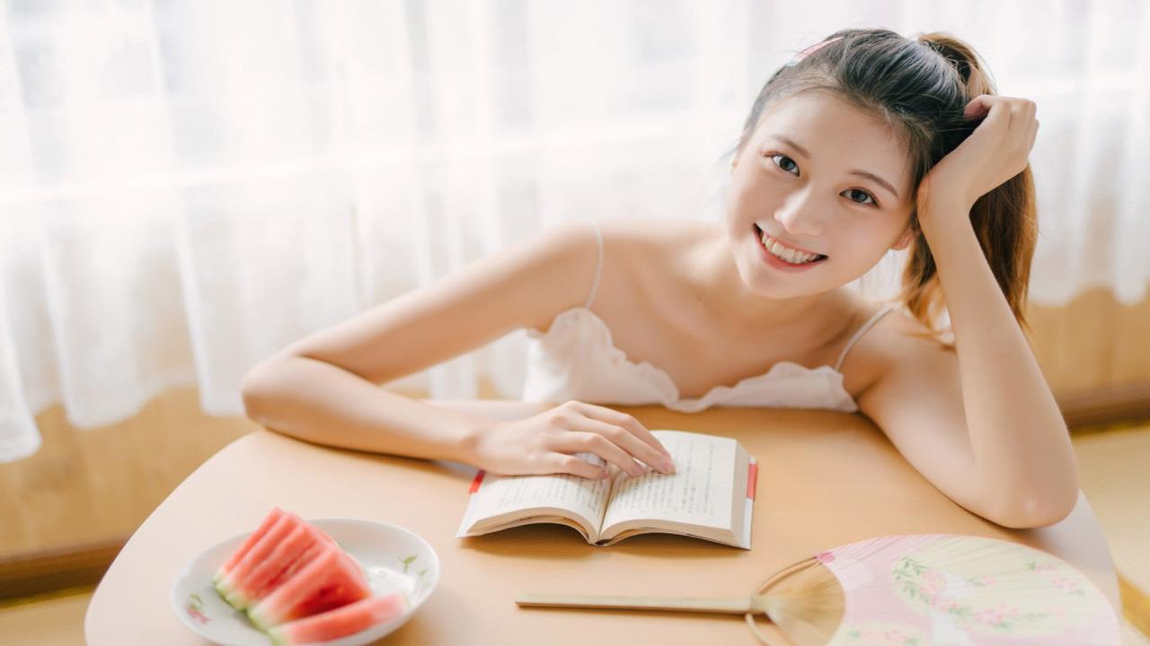 野花视频免费高清完整: 赏花之旅，高清画质，免费观看